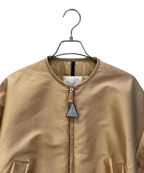 MONCLER（モンクレール）MONCLER (モンクレール) MAUPA サテンボンバーダウンジャケット K10931A00051 ベージュ サイズ:SIZE 0の古着・服飾アイテム
