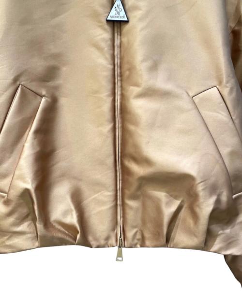 MONCLER（モンクレール）MONCLER (モンクレール) MAUPA サテンボンバーダウンジャケット K10931A00051 ベージュ サイズ:SIZE 0の古着・服飾アイテム