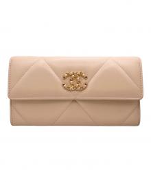 CHANEL（シャネル）の古着「シャネル19/マトラッセロングフラップウォレット」｜アイボリー