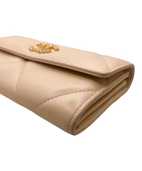 CHANEL（シャネル）CHANEL (シャネル) シャネル19/マトラッセロングフラップウォレット アイボリー サイズ:19cmの古着・服飾アイテム