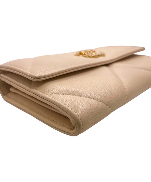 CHANEL（シャネル）CHANEL (シャネル) シャネル19/マトラッセロングフラップウォレット アイボリー サイズ:19cmの古着・服飾アイテム