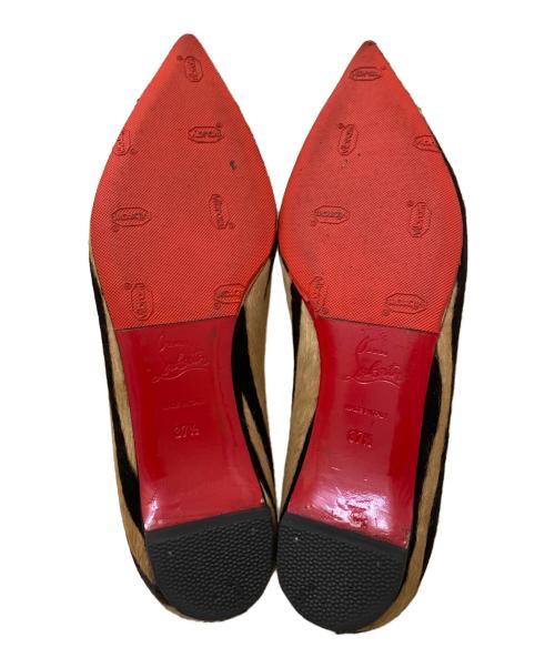 Christian Louboutin（クリスチャン・ルブタン）Christian Louboutin (クリスチャン・ルブタン) スタッズフラットパンプス ベージュ×ブラック サイズ:37 1/2の古着・服飾アイテム
