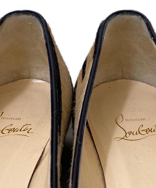 Christian Louboutin（クリスチャン・ルブタン）Christian Louboutin (クリスチャン・ルブタン) スタッズフラットパンプス ベージュ×ブラック サイズ:37 1/2の古着・服飾アイテム