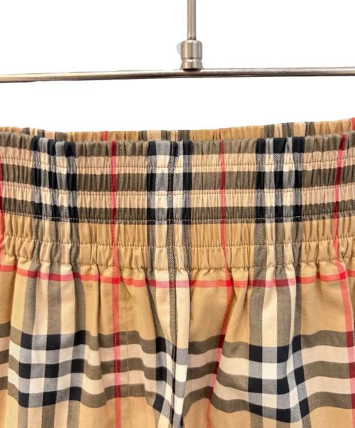 BURBERRY（バーバリー）BURBERRY (バーバリー) ノバチェックショートパンツ ベージュ サイズ:2の古着・服飾アイテム