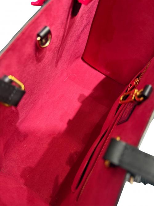LOUIS VUITTON（ルイ ヴィトン）LOUIS VUITTON (ルイ ヴィトン) エピ オンザゴーMM ブラック サイズ:MMの古着・服飾アイテム