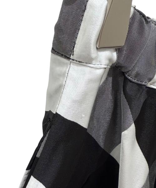 COMME des GARCONS COMME des GARCONS（コムデギャルソン コムデギャルソン）COMME des GARCONS COMME des GARCONS (コムデギャルソン コムデギャルソン) ブロックチェック柄 切替デザインスカート ホワイト×ブラック サイズ:Mの古着・服飾アイテム