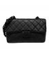 CHANEL（シャネル）の古着「マトラッセ25 ターンロック プラスチックチェーン ショルダーバッグ」｜ブラック