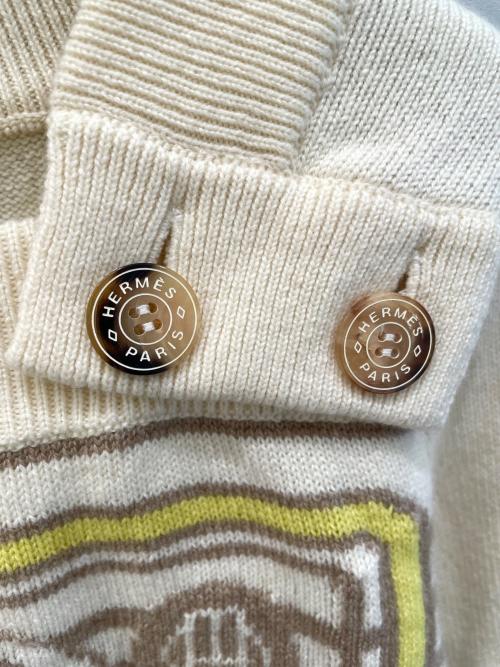 HERMES（エルメス）HERMES (エルメス) 襟ボタン ボーダー ニット アイボリー サイズ:40の古着・服飾アイテム