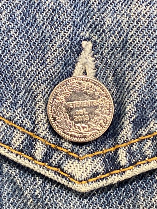 VETEMENTS（ヴェトモン）VETEMENTS (ヴェトモン) Artisanal Hooded Denim Jacket インディゴ サイズ:Sの古着・服飾アイテム