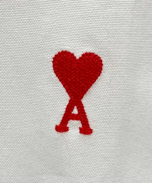 AMI Alexandre Mattiussi（アミアレクサンドルマテュッシ）AMI Alexandre Mattiussi (アミ アレクサンドル マテュッシ) AMI DE COEUR ボタンダウン シャツ ホワイト サイズ:40 未使用品の古着・服飾アイテム