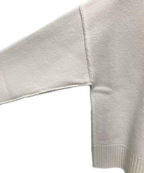 AMI Alexandre Mattiussi（アミアレクサンドルマテュッシ）AMI Alexandre Mattiussi (アミ アレクサンドル マテュッシ) RED ADC SWEATER アイボリー サイズ:XS 未使用品の古着・服飾アイテム