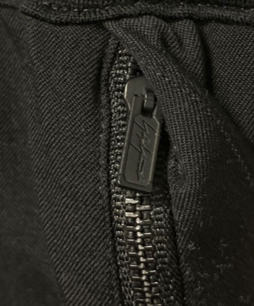 Yohji Yamamoto pour homme（ヨウジヤマモト プールオム）Yohji Yamamoto pour homme (ヨウジヤマモト プールオム) RE GABARDINE Z-RIB FLAP P PANTS ブラック サイズ:2の古着・服飾アイテム