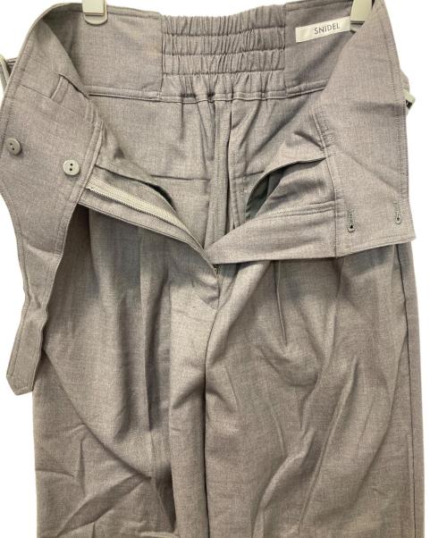 Snidel（スナイデル）Snidel (スナイデル) ベルテッドパンツ グレーの古着・服飾アイテム