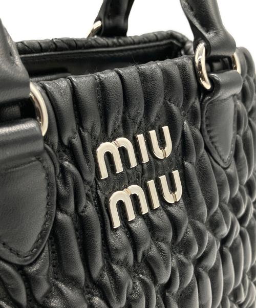 MIU MIU（ミュウミュウ）MIU MIU (ミュウミュウ) ナッパクリスタル マテラッセハンドバッグ ブラックの古着・服飾アイテム