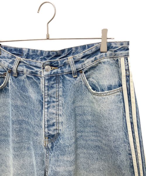 BALENCIAGA（バレンシアガ）BALENCIAGA (バレンシアガ) adidas (アディダス) LARGE BAGGYサイドラインバギーデニムパンツ スカイブルー サイズ:XSの古着・服飾アイテム