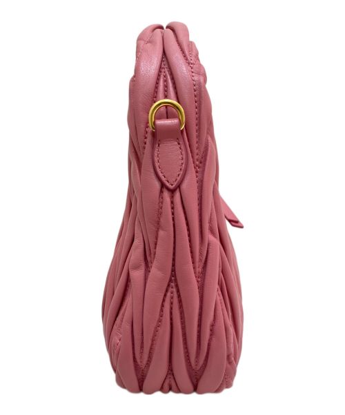 MIU MIU（ミュウミュウ）MIU MIU (ミュウミュウ) ワンダーマテラッセレザー ホーボーミニバッグ ピンク サイズ:ミニの古着・服飾アイテム