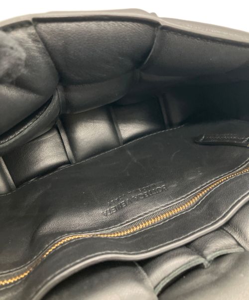 BOTTEGA VENETA（ボッテガベネタ）BOTTEGA VENETA (ボッテガベネタ) パデッドカセット ショルダーバッグ ブラックの古着・服飾アイテム