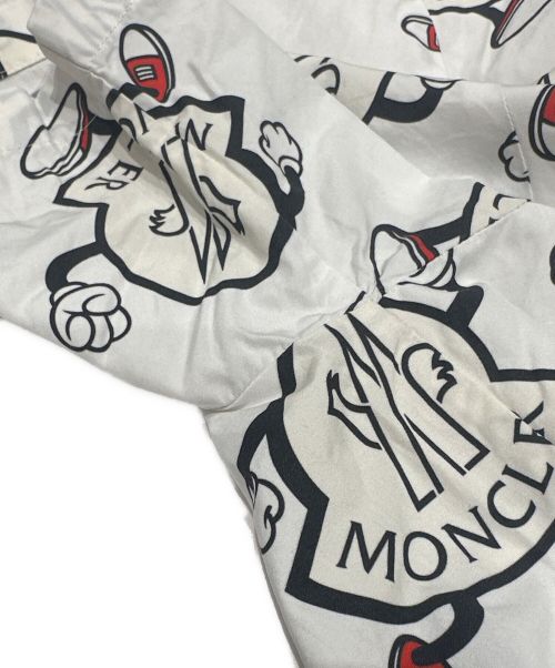 MONCLER（モンクレール）MONCLER (モンクレール) ロゴプリント半袖シャツ ホワイト×ブラック サイズ:Sの古着・服飾アイテム