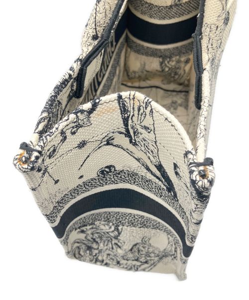 Christian Dior（クリスチャン ディオール）Christian Dior (クリスチャン ディオール) Dior Book Tote バッグミディアム ホワイト サイズ:M（ミディアム）の古着・服飾アイテム
