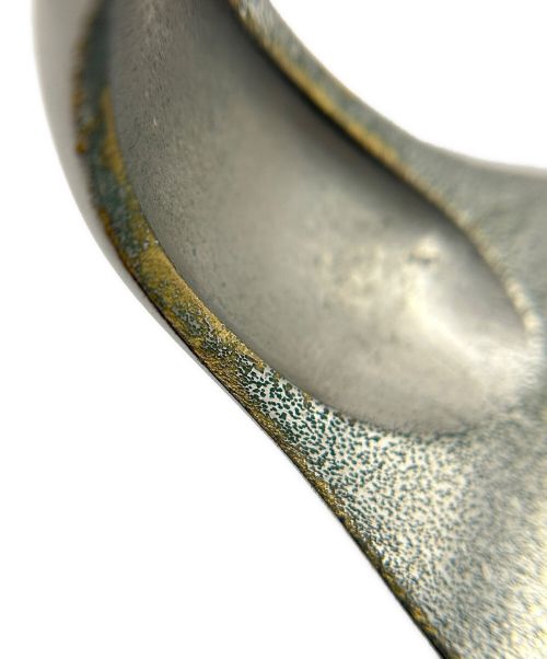 MM6 Maison Margiela（エムエムシックスメゾンマルジェラ）MM6 Maison Margiela (エムエムシックス メゾンマルジェラ) シグネットカフスバングル シルバーの古着・服飾アイテム