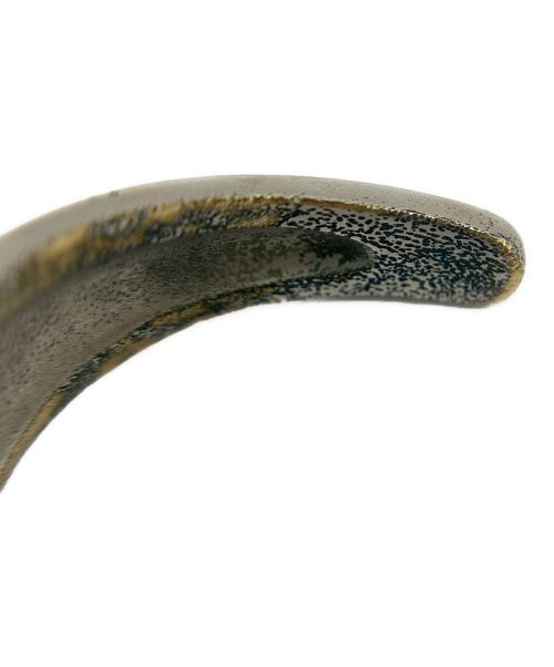 MM6 Maison Margiela（エムエムシックスメゾンマルジェラ）MM6 Maison Margiela (エムエムシックス メゾンマルジェラ) シグネットカフスバングル シルバーの古着・服飾アイテム