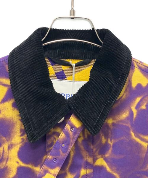 BURBERRY（バーバリー）BURBERRY (バーバリー) 23AW ダニエル期 ローズプリント ステンカラーコート パープル×イエロー サイズ:40の古着・服飾アイテム