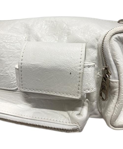 BALENCIAGA（バレンシアガ）BALENCIAGA (バレンシアガ) Superbusy Small スリングBag ホワイトの古着・服飾アイテム