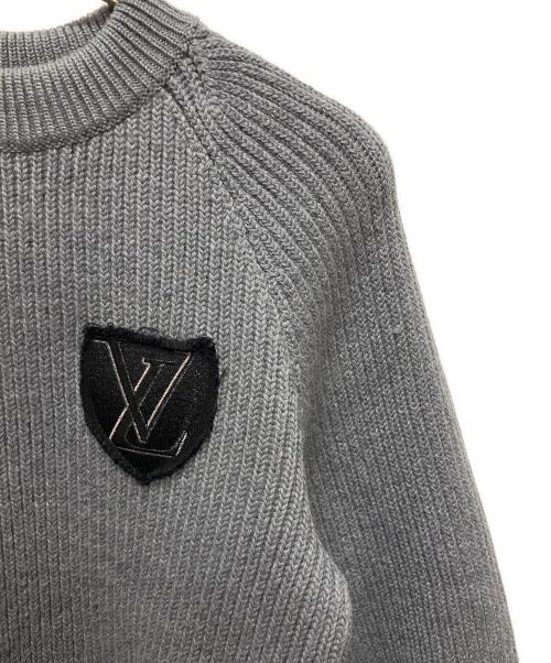 LOUIS VUITTON（ルイ ヴィトン）LOUIS VUITTON (ルイ ヴィトン) Emblem Ribbed Knit/エンブレム リブ ニット/RW202W YEH FJKL39 グレー サイズ:Sの古着・服飾アイテム
