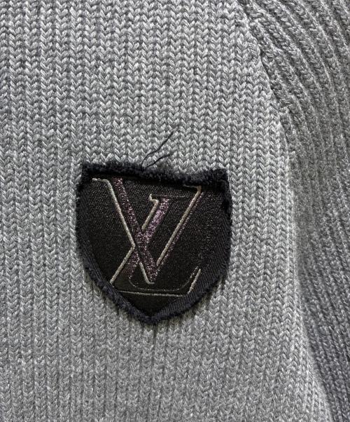 LOUIS VUITTON（ルイ ヴィトン）LOUIS VUITTON (ルイ ヴィトン) Emblem Ribbed Knit/エンブレム リブ ニット/RW202W YEH FJKL39 グレー サイズ:Sの古着・服飾アイテム