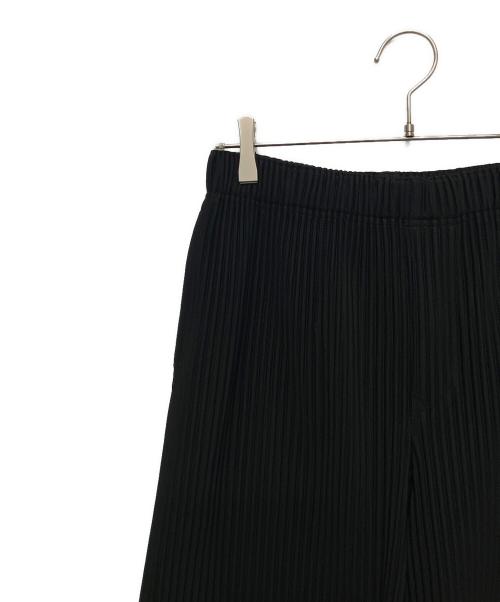 HOMME PLISSE ISSEY MIYAKE（オム プリッセ イッセイ ミヤケ）HOMME PLISSE ISSEY MIYAKE (オム プリッセ イッセイ ミヤケ) Mc May/プリーツ加工ハーフパンツ ブラック サイズ:2の古着・服飾アイテム