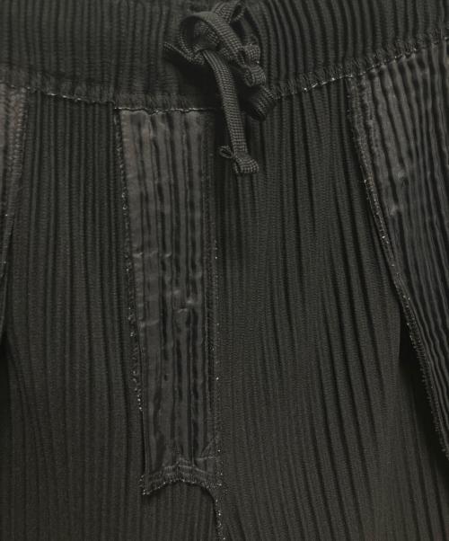 HOMME PLISSE ISSEY MIYAKE（オム プリッセ イッセイ ミヤケ）HOMME PLISSE ISSEY MIYAKE (オム プリッセ イッセイ ミヤケ) Mc May/プリーツ加工ハーフパンツ ブラック サイズ:2の古着・服飾アイテム