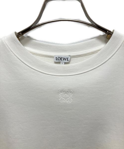 LOEWE（ロエベ）LOEWE (ロエベ) トラペーズ トップス/ 刺繍入りコットン混ジャージー Tシャツ ホワイト サイズ:Sの古着・服飾アイテム