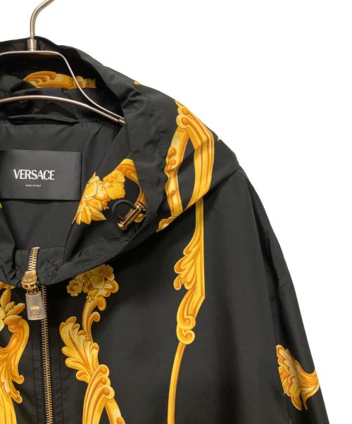 VERSACE（ヴェルサーチェ）VERSACE (ヴェルサーチェ) バロックプリントナイロンジャケット イエロー×ブラック サイズ:52の古着・服飾アイテム