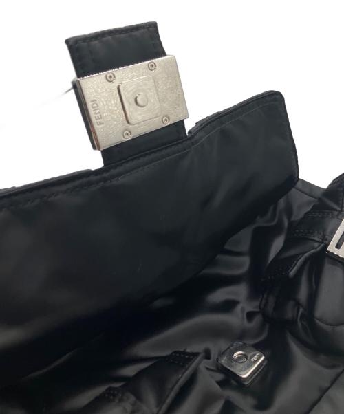 FENDI（フェンディ）FENDI (フェンディ) マルチポケット バゲット ナイロンショルダーバッグ ブラックの古着・服飾アイテム