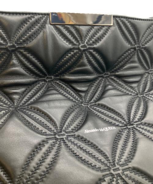 ALEXANDER McQUEEN（アレキサンダーマックイーン）ALEXANDER McQUEEN (アレキサンダーマックイーン) Sculpture Large Pouch/スカルチュラルラージポーチ ブラックの古着・服飾アイテム