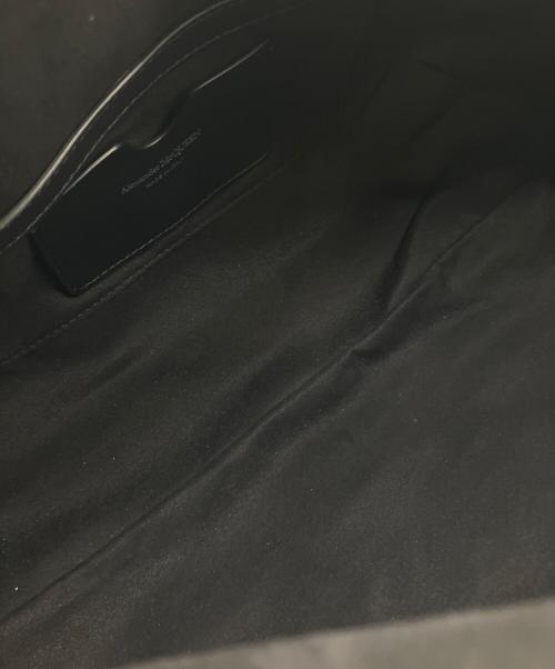 ALEXANDER McQUEEN（アレキサンダーマックイーン）ALEXANDER McQUEEN (アレキサンダーマックイーン) Sculpture Large Pouch/スカルチュラルラージポーチ ブラックの古着・服飾アイテム