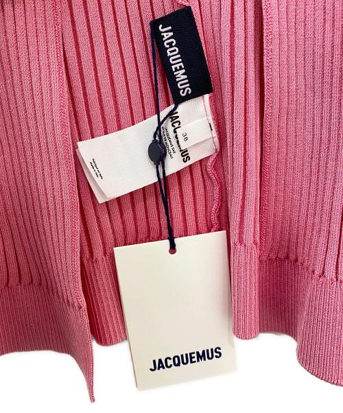 jacquemus（ジャックムス）jacquemus (ジャックムス) マイクロチャームロゴカーディガン ショッキングピンク サイズ:38 未使用品の古着・服飾アイテム