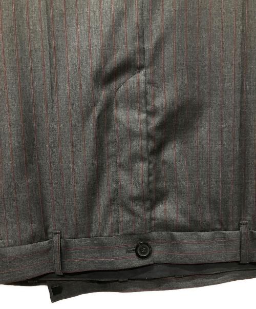 BALENCIAGA（バレンシアガ）BALENCIAGA (バレンシアガ) Pinstripe Tailoring Wool Deconstructed DB Jacket/ダブルテーラードジャケット レッド×グレー サイズ:XXSの古着・服飾アイテム