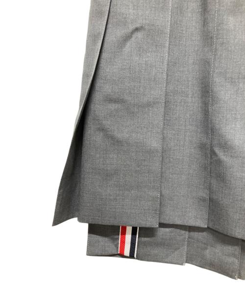 Thom Browne（トムブラウン）Thom Browne (トムブラウン) プリーツスカートFGC402V-06146-035 グレー サイズ:38の古着・服飾アイテム