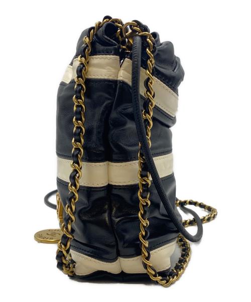CHANEL（シャネル）CHANEL (シャネル) CHANEL22 ミニ ハンドバッグ/2WAYバッグ/ハンドバッグ/ショルダーバッグ ブラック×ホワイト サイズ:ミニの古着・服飾アイテム