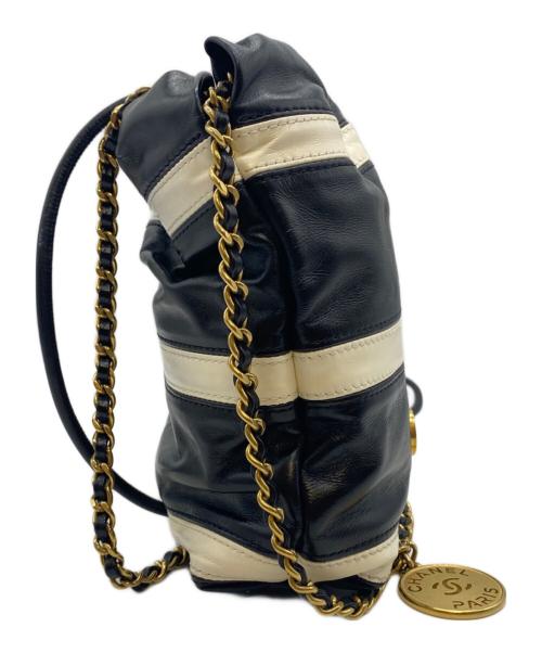 CHANEL（シャネル）CHANEL (シャネル) CHANEL22 ミニ ハンドバッグ/2WAYバッグ/ハンドバッグ/ショルダーバッグ ブラック×ホワイト サイズ:ミニの古着・服飾アイテム