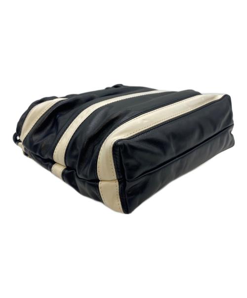 CHANEL（シャネル）CHANEL (シャネル) CHANEL22 ミニ ハンドバッグ/2WAYバッグ/ハンドバッグ/ショルダーバッグ ブラック×ホワイト サイズ:ミニの古着・服飾アイテム