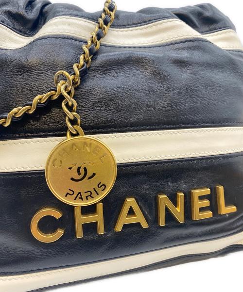 CHANEL（シャネル）CHANEL (シャネル) CHANEL22 ミニ ハンドバッグ/2WAYバッグ/ハンドバッグ/ショルダーバッグ ブラック×ホワイト サイズ:ミニの古着・服飾アイテム
