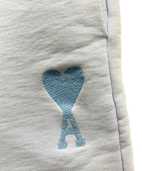 AMI PARIS（アミ パリス）AMI PARIS (アミ パリス) ハートロゴスウェットハーフパンツ　E22HSO602.747 スカイブルー サイズ:XSの古着・服飾アイテム