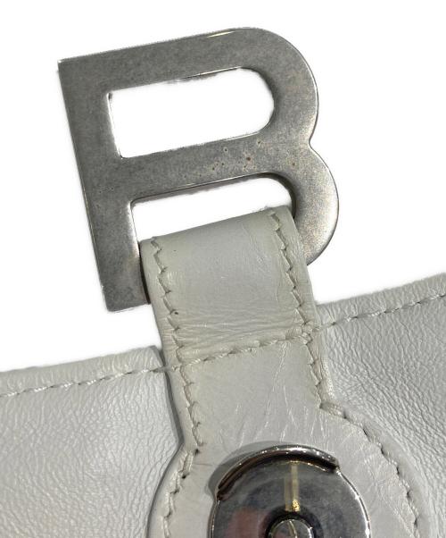 BALENCIAGA（バレンシアガ）BALENCIAGA (バレンシアガ) CRUSH CHAIN BAG　716351 ホワイトの古着・服飾アイテム