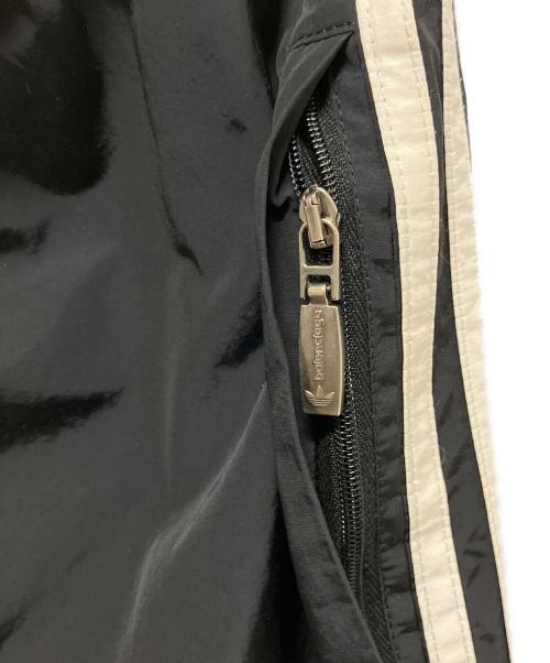 BALENCIAGA（バレンシアガ）BALENCIAGA (バレンシアガ) adidas (アディダス) 23SS ナイロントラックパンツ / コラボパンツ ブラック サイズ:34の古着・服飾アイテム