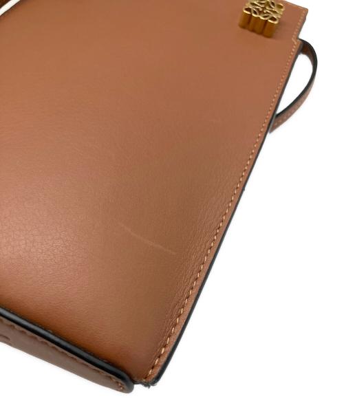 LOEWE（ロエベ）LOEWE (ロエベ) ダイス ポケット ショルダーバッグ ブラウンの古着・服飾アイテム