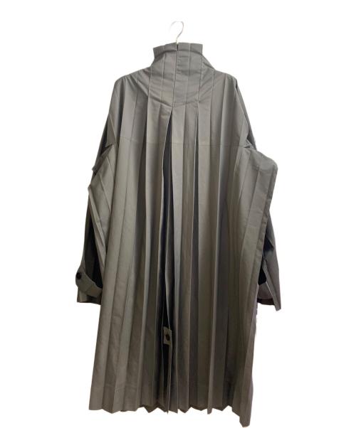 HOMME PLISSE ISSEY MIYAKE（オム プリッセ イッセイ ミヤケ）HOMME PLISSE ISSEY MIYAKE (オム プリッセ イッセイ ミヤケ) プリーツコート グレー サイズ:Freeの古着・服飾アイテム