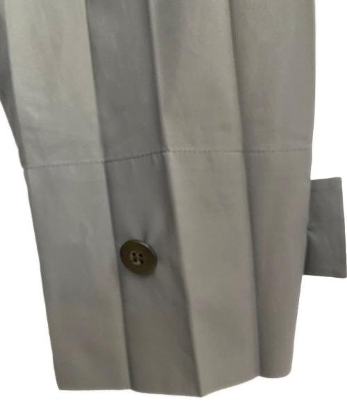 HOMME PLISSE ISSEY MIYAKE（オム プリッセ イッセイ ミヤケ）HOMME PLISSE ISSEY MIYAKE (オム プリッセ イッセイ ミヤケ) プリーツコート グレー サイズ:Freeの古着・服飾アイテム