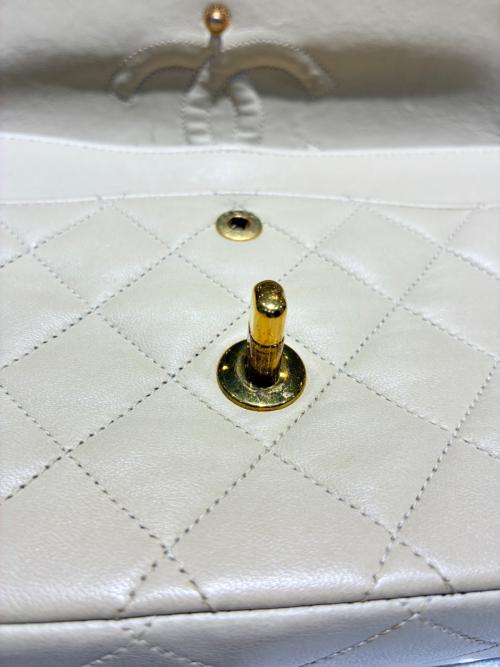 CHANEL（シャネル）CHANEL (シャネル) Classic Flap Matelassé 25 Chain Shoulder Bag/クラシックフラップ マトラッセ 25 ショルダーバッグ ベージュ サイズ:25の古着・服飾アイテム